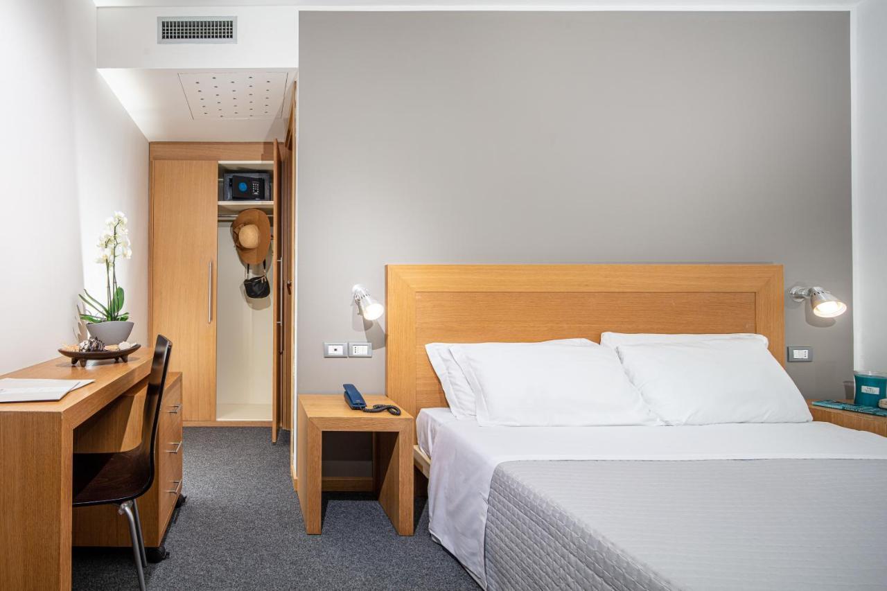 Hotel Martini Lignano Sabbiadoro Dış mekan fotoğraf