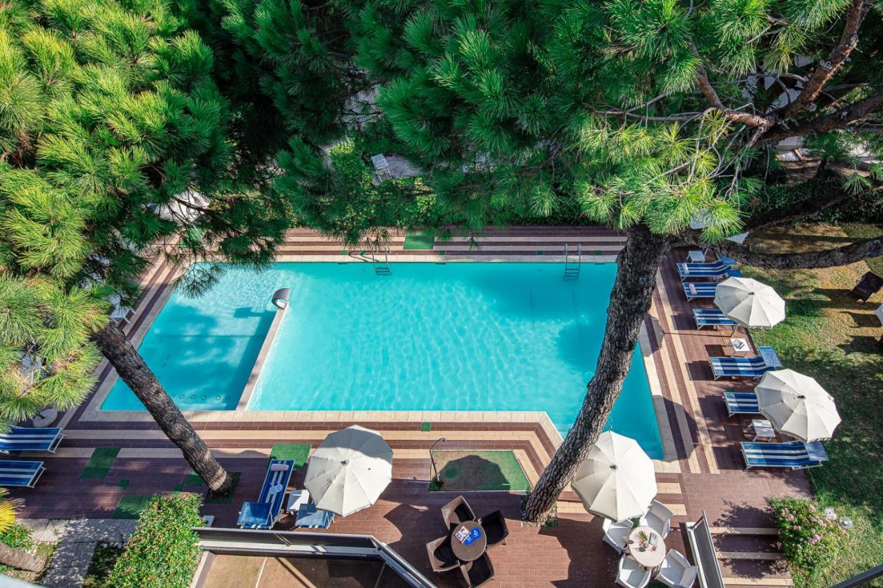 Hotel Martini Lignano Sabbiadoro Dış mekan fotoğraf