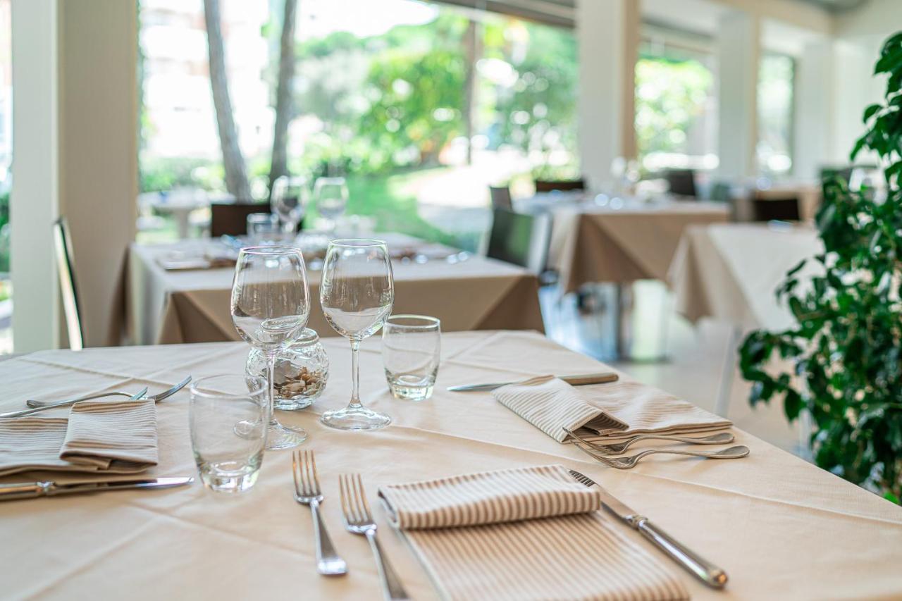 Hotel Martini Lignano Sabbiadoro Dış mekan fotoğraf
