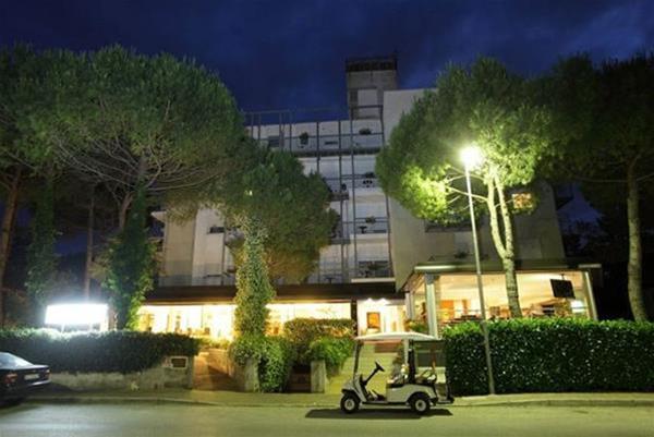 Hotel Martini Lignano Sabbiadoro Dış mekan fotoğraf